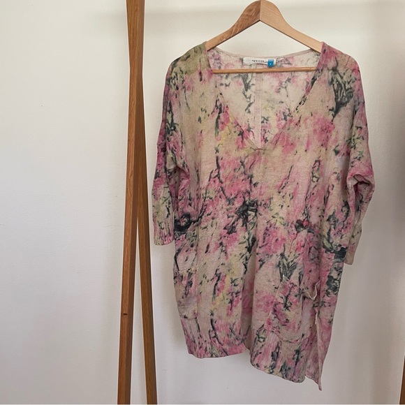 Sparrow Cherry Blossom Light Knitted V Neck Pullover - Picture 7 of 10